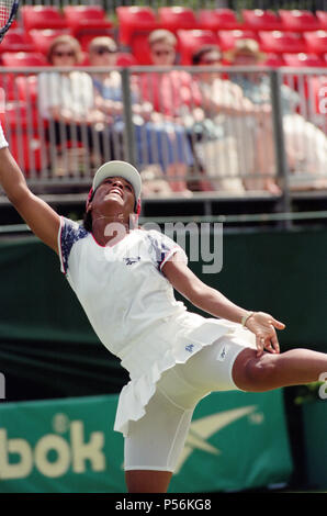 La finale di DFS Classic campionato di tennis a Edgbaston Priory tra Lori McNeil e Zina Garrison-Jackson. Zina Garrison-Jackson sconfitto Lori McNeil 6-3, 6-3. Il 18 giugno 1995. Foto Stock