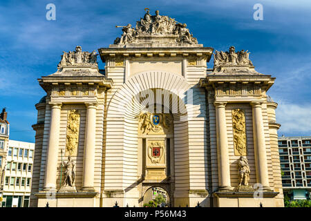 Porte de Paris, un arco trionfale a Lille, Francia Foto Stock