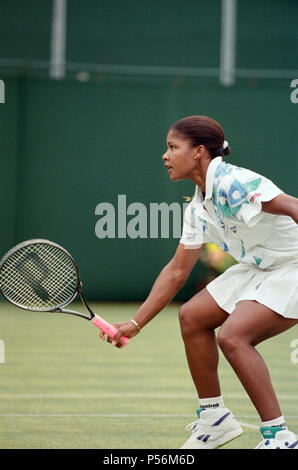 La finale di DFS Classic campionato di tennis a Edgbaston Priory Club. Lori McNeil sconfitto Zina Garrison-Jackson 6?2, 6?2. Nella foto, Lori McNei durante il gioco. Il 12 giugno 1994. Foto Stock