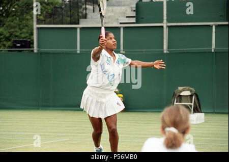 La finale di DFS Classic campionato di tennis a Edgbaston Priory Club. Lori McNeil sconfitto Zina Garrison-Jackson 6?2, 6?2. Nella foto, Lori McNei durante il gioco. Il 12 giugno 1994. Foto Stock