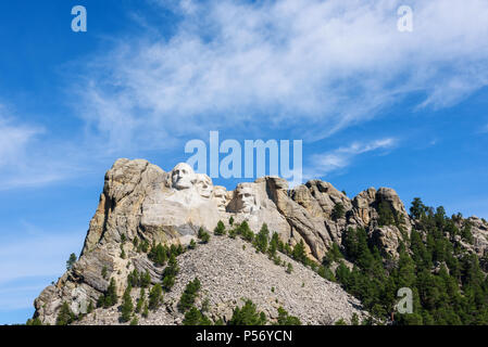 Il monte Rushmore natonal memorial, STATI UNITI D'AMERICA. Giornata di sole e cielo blu. Foto Stock