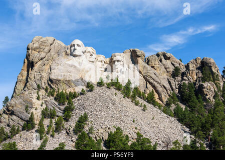 Il monte Rushmore natonal memorial, STATI UNITI D'AMERICA. Giornata di sole e cielo blu. Foto Stock