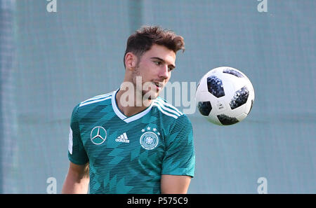 25 giugno 2018, Russia, Vatutinki: calcio, FIFA World Cup 2018, Germania della squadra nazionale, team trimestre. La Germania Leon Goretzka in azione durante la sessione di formazione. Foto: Ina Fassbender/dpa Foto Stock