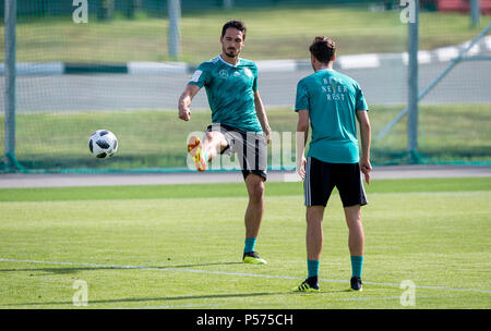 Vatutinki, Russland. Il 25 giugno, 2018. Mats Hummels (Germania) riproduce la sfera GES/calcio/World Championship 2018 Russia: Pratica DFB Mosca/Vatutinki, 25.06.2018 GES/Soccer/calcio/Coppa del Mondo 2018 Russia: Pratica DFB, Mosca/Watutinki, Giugno 25, 2018 | Utilizzo di credito in tutto il mondo: dpa/Alamy Live News Foto Stock
