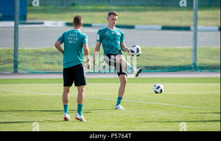 Vatutinki, Russland. Il 25 giugno, 2018. Matthias Ginter (Germania) riproduce la sfera GES/calcio/Worldchampion 2018 Russia: Pratica DFB Mosca/Vatutinki, 25.06.2018 GES/Soccer/calcio/Coppa del Mondo 2018 Russia: DFB-pratica, Mosca/Watutinki, Giugno 25, 2018 | Utilizzo di credito in tutto il mondo: dpa/Alamy Live News Foto Stock
