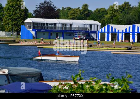 Gli equipaggi della pratica per il prossimo Henley Royal Regatta a cominciare dal 4 - 8 luglio per il terzo più importante evento in inglese sociale calendario sportivo. Foto Stock