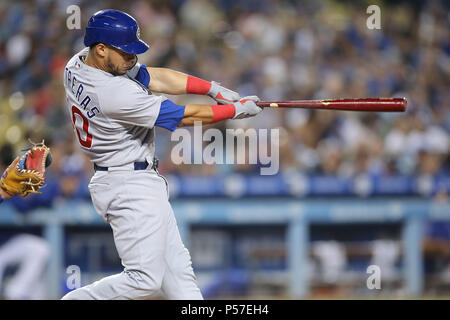 Los Angeles, CA, Stati Uniti d'America. Il 25 giugno, 2018. Chicago Cubs catcher Willson Contreras (40) singles in gioco tra il Chicago Cubs e Los Angeles Dodgers, il Dodger Stadium di Los Angeles, CA. Fotografo: Pietro Joneleit. Credito: csm/Alamy Live News Foto Stock