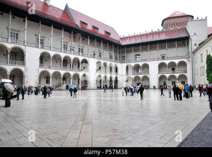 Italiano in stile cortile principale del famoso castello Wawal , Cracovia in Polonia , Europе Foto Stock