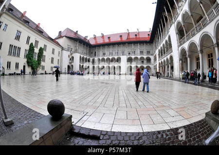 Italiano in stile cortile principale del famoso castello Wawal , Cracovia in Polonia , Europе Foto Stock