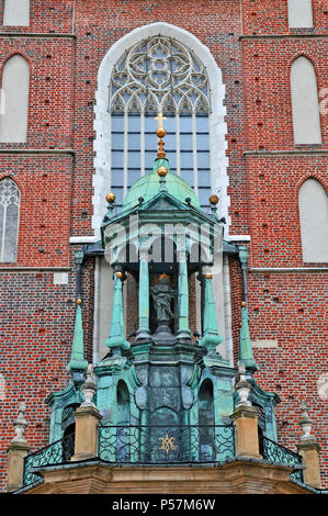 Frammento di Santa Maria la Basilica di ,Cracovia in Polonia ,l'Est Europa Foto Stock