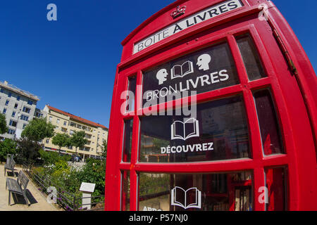 Libri di pubblico cabin Bron, Francia Foto Stock