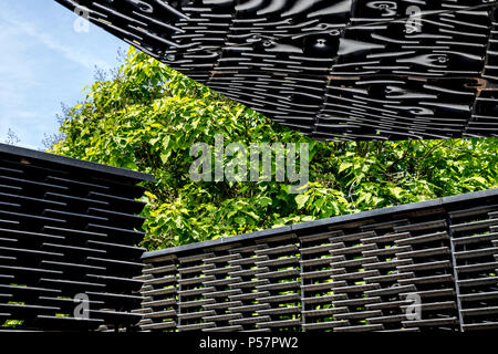 Il Serpentine Pavilion 2018 progettato da Frida Escobedo in Hyde Park, London, Regno Unito Foto Stock