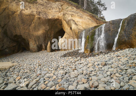 Abbraccio punto, Oregon, Stati Uniti le grotte e cascate nel punto abbraccio membro Recreation Site. Foto Stock