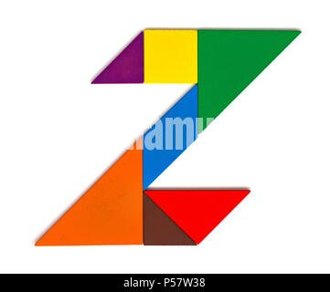 Tangram una forma come una lettera Z su sfondo bianco Foto Stock