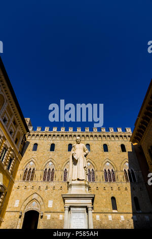 Siena, Italia - 29 Settembre 2016: Palazzo Salimbeni, sede centrale della Banca Monte dei Paschi di Siena Foto Stock