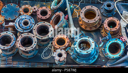Flange su una barca di lavoro Foto Stock