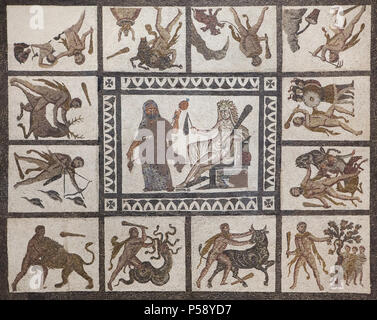 Fatiche di Eracle raffigurati in mosaico romano datato del III secolo d.c. da Llíria (provincia di Valencia, Spagna) sul display nel Museo Archeologico Nazionale (Museo Arqueológico Nacional) a Madrid, Spagna. Foto Stock