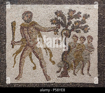 Heracles per rubare la mela golden dal Giardino delle Esperidi. Fatiche di Eracle raffigurati in mosaico romano datato del III secolo d.c. da Llíria (provincia di Valencia, Spagna) sul display nel Museo Archeologico Nazionale (Museo Arqueológico Nacional) a Madrid, Spagna. Foto Stock