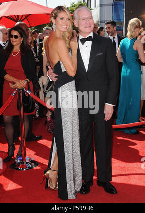 Heidi Klum e Tim Gunn arrivando al 2013 Primetime Creative Arts Emmy Awards presso il Nokia Theatre di Los Angeles.Heidi Klum e Tim Gunn 059 ------------- Red Carpet Event, verticale, STATI UNITI D'AMERICA, industria cinematografica, celebrità, fotografia, Bestof, arte cultura e intrattenimento, Topix celebrità moda / Verticale, meglio di, evento nella vita di Hollywood - California, moquette rossa e dietro le quinte, USA, industria cinematografica, celebrità, movie celebrità, personaggi televisivi, musica celebrità, fotografia, Bestof, arte cultura e intrattenimento, Topix, verticale, famiglia da dall'anno , 2013, inchiesta tsuni@Gamma- Foto Stock