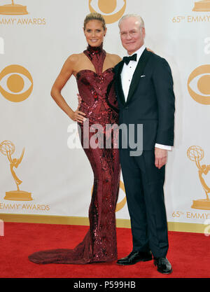 Heidi Klum e Tim Gunn arrivando al sessantacinquesimo Primetime Emmy Awards presso il Nokia Theatre di Los Angeles.Heidi Klum e Tim Gunn ------------- Red Carpet Event, verticale, STATI UNITI D'AMERICA, industria cinematografica, celebrità, fotografia, Bestof, arte cultura e intrattenimento, Topix celebrità moda / Verticale, meglio di, evento nella vita di Hollywood - California, moquette rossa e dietro le quinte, USA, industria cinematografica, celebrità, movie celebrità, personaggi televisivi, musica celebrità, fotografia, Bestof, arte cultura e intrattenimento, Topix, verticale, famiglia da dall'anno , 2013, inchiesta tsuni@Gamma-USA.com marito un Foto Stock