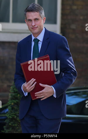 Downing Street. Londra. Regno Unito 26 Giugno 2018 - Gavin Williamson - Segretario di Stato per la difesa arriva a Downing Street a frequentare settimanalmente riunione del gabinetto. Credito: Dinendra Haria/Alamy Live News Foto Stock