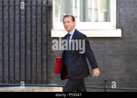 Londra, UK, 26 giugno 2018,il Segretario di Stato per il Galles Rt Hon Alun Cairns MP settimanale per la riunione di gabinetto al 10 di Downing Street a Londra.Credit Keith Larby/Alamy Live News Foto Stock