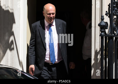 Londra, Regno Unito. Il 26 giugno 2018. Chris Grayling MP, Segretario di Stato per i trasporti, foglie 10 Downing Street a seguito di una riunione del gabinetto. Gli argomenti trattati erano attese per includere un vertice del Consiglio europeo che si terrà più tardi questa settimana e di Heathrow di espansione. Credito: Mark Kerrison/Alamy Live News Foto Stock