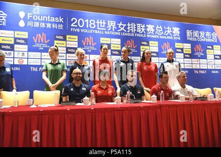 Nanjin, Nanjin, Cina. Il 26 giugno, 2018. Nanjing, Cina-26th Giugno 2018: la conferenza stampa della FIVB Pallavolo nazioni classifica finale donne Nanjing 2018 è tenuto in Nanjing East cinese della provincia di Jiangsu. Credito: SIPA Asia/ZUMA filo/Alamy Live News Foto Stock