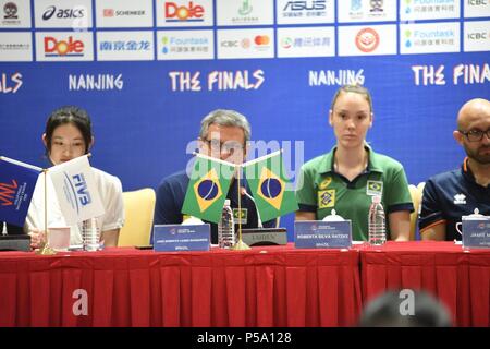 Nanjin, Nanjin, Cina. Il 26 giugno, 2018. Nanjing, Cina-26th Giugno 2018: la conferenza stampa della FIVB Pallavolo nazioni classifica finale donne Nanjing 2018 è tenuto in Nanjing East cinese della provincia di Jiangsu. Credito: SIPA Asia/ZUMA filo/Alamy Live News Foto Stock