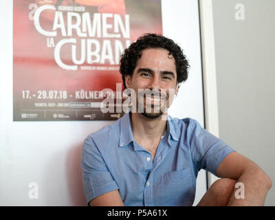 21 giugno 2018, Germania, Cuba: Alex Lacamoire, American musicista e arrangiatore con radici cubane, in piedi nel Teatro Mella per la presentazione del primo musicale cubano "Carmen la Cubana'. La trama è impostato a Cuba prima della rivoluzione ed è in scena con musica caraibica e danza come pure un cubano Latin big band. Essa celebra la sua premiere in Germania il 17 luglio 2018 a Colonia ed è inoltre venuta a Lipsia, Francoforte, Berlino, Monaco di Baviera, Zuerich nonché London und Shanghai. Foto: Jens Kalaene/dpa-Zentralbild/dpa Foto Stock