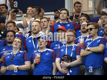 Rostov sul Don. Il 26 giugno, 2018. Gli appassionati di Islanda sono visti prima del 2018 Coppa del Mondo FIFA Gruppo D match tra Islanda e Croazia a Rostov-on-Don, in Russia, 26 giugno 2018. Credito: Lui Siu Wai/Xinhua/Alamy Live News Foto Stock