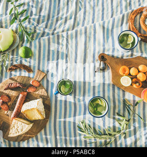 Picnic estivo impostato Foto Stock