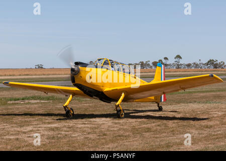 Ex militare francese anni cinquanta era Õs Nord 3202 velivolo formazione VH-JUD. Foto Stock