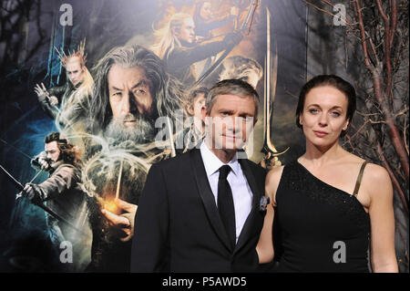 Martin Freeman e moglie Amanda Abbington arrivando a The Hobbit Premiere al Dolby Theatre di Los Angeles.Un Martin Freeman e moglie Amanda Abbington 031 ------------- Red Carpet Event, verticale, STATI UNITI D'AMERICA, industria cinematografica, celebrità, fotografia, Bestof, arte cultura e intrattenimento, Topix celebrità moda / Verticale, meglio di, evento nella vita di Hollywood - California, moquette rossa e dietro le quinte, USA, industria cinematografica, celebrità, movie celebrità, personaggi televisivi, musica celebrità, fotografia, Bestof, arte cultura e intrattenimento, Topix, verticale, famiglia da dall'anno , 2013, inchiesta Foto Stock