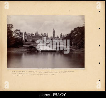 N/A. Inglese: BPLDC N°: 08 04 000072 Titolo pagina: Eaton Hall. Palazzo costruito dal Duca di Westminster collezione: William Vaughn Tupper Scrapbook Album di raccolta: Volume 13: Chester. Stratford su Avon. Warwick. York. : Kenilworth. Blenheim. Fountains Abbey. Chiamata n.: 4098B.104 v13 (p. 17) creatore: Tupper, William Vaughn fotografo: Bedford, Francesco, 1816-1894 Genere: fotodiari; albume stampe misura: 1 stampa fotografica montata su pagina : albume ; pagina 33 x 39 cm. Descrizione: Scrapbook pagina contiene una fotografia di Eaton Hall di Chester (il palazzo originariamente costruito dal duca di West Foto Stock