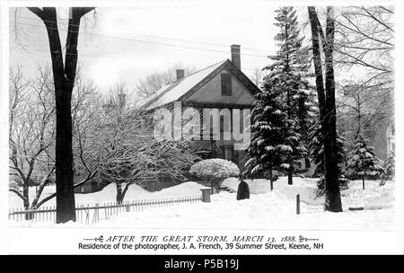 N/A. Titolo Blizzard di marzo 1888 - Residenza del Creatore del fotografo francese, J.A., Keene NH oggetto Blizzards - NH - Keene Case - NH - Keene neve - NH - Keene Descrizione Residence del fotografo, J.A. Francese, 39 estate San, Keene New Hampshire. 'Fotografato durante la settimana seguente il gran tempesta di Marzo 13, 1888. Molti dei punti di vista sono stati realizzati prima della pala o aratro aveva turbato le derive e altri dopo le strade e le passeggiate era stata aperta.' fare riferimento alla legenda editore Keene Biblioteca pubblica e la Società Storica della Contea di Cheshire data 20090710 digitale data originale 18 Foto Stock