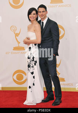 Julianna Margulies, Keith Lieberthal 386 arrivando al sessantacinquesimo Primetime Emmy Awards presso il Nokia Theatre di Los Angeles.Julianna Margulies, Keith Lieberthal 386 ------------- Red Carpet Event, verticale, STATI UNITI D'AMERICA, industria cinematografica, celebrità, fotografia, Bestof, arte cultura e intrattenimento, Topix celebrità moda / Verticale, meglio di, evento nella vita di Hollywood - California, moquette rossa e dietro le quinte, USA, industria cinematografica, celebrità, movie celebrità, personaggi televisivi, musica celebrità, fotografia, Bestof, arte cultura e intrattenimento, Topix, verticale, famiglia da dall'anno , 2013, inq Foto Stock