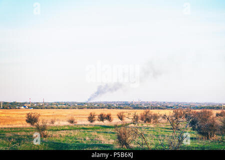 Fumo di un incendio in base alla distanza Foto Stock