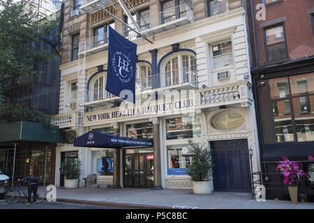 Classic Greenwich Village edificio ospita la New York Salute & Racchetta Club su E. 13th Street, Manhattan. Foto Stock