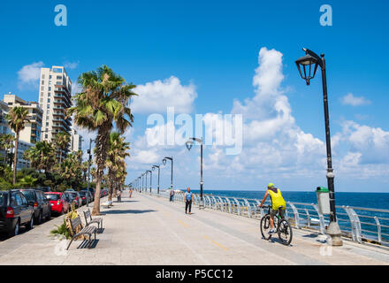 Vista lungo la Corniche a Beirut, in Libano. Foto Stock