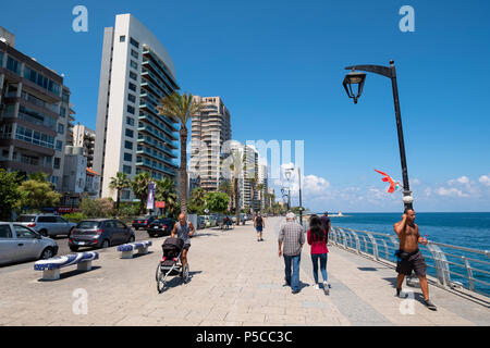 Vista lungo la Corniche a Beirut, in Libano. Foto Stock