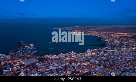 Vista aerea di Corralejo by night, Fuerteventura Foto Stock