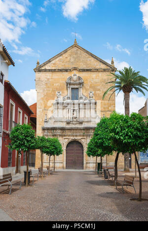 Chiesa di Cordoba, west end della Iglesia de San Francisco che mostra il suo Barocco nartece (decorata entrata), Cordoba (Cordoba), Andalusia, Spagna. Foto Stock