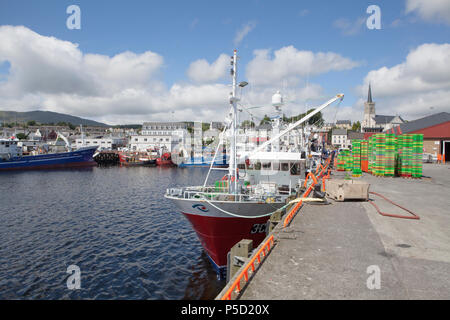 Il vivace porto peschereccio e porto di acque profonde a Killybegs sulla costa di Donegal in Irlanda della seconda più grande Foto Stock