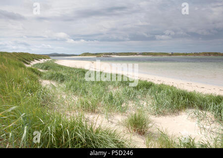 Splendide spiagge pulite e acqua sulla costa di Donegal tra Bunbeg e l isola di Inishinny Foto Stock