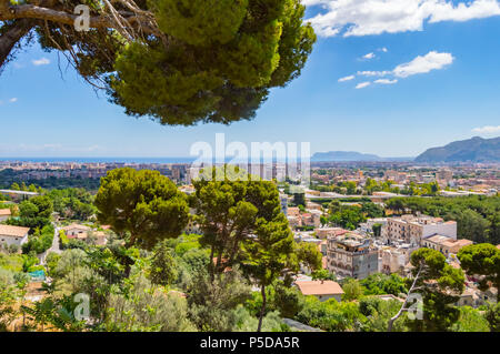 Vista in elevazione della città di Palermo nel nord ovest della Sicilia Foto Stock