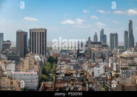 Vista aerea del centro di Buenos Aires con Puerto Madero sullo sfondo - Buenos Aires, Argentina Foto Stock