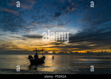 Bellissima scenic in Hua Hin, Bangkok con barca da pesca. Foto Stock