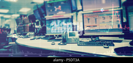 Doppia esposizione di business stock trading room con il computer e con il grafico per il Business concetto di trading. Foto Stock