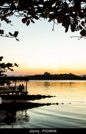 Ribeirao da Ilha spiaggia al tramonto. Florianopolis, Santa Catarina, Brasile. Foto Stock